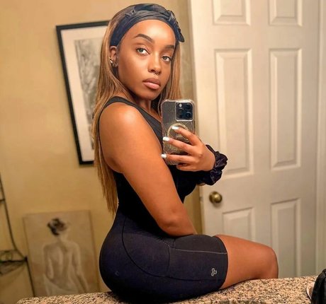 Lily Starfire hd pornstar image