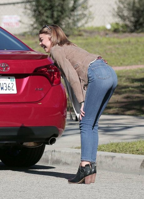 Sarah Hyland nice actress pic