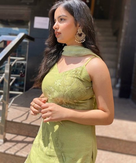 Aarushi Abrol model nude photos