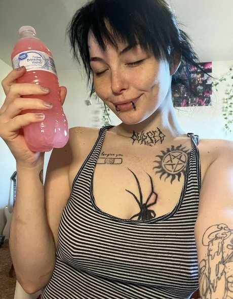 yourhotm f porn model img