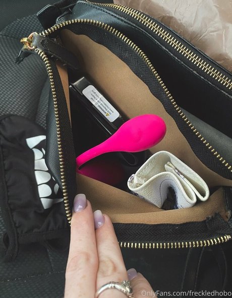 Freckledhobo naked actress photo