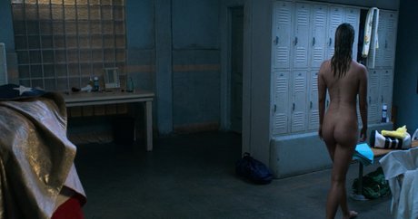 Betty Gilpin pretty star image