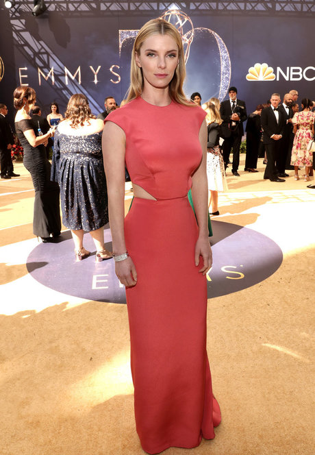 Betty Gilpin high quality actress photo