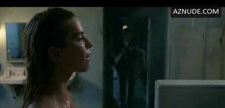 Betty Gilpin free actress picture