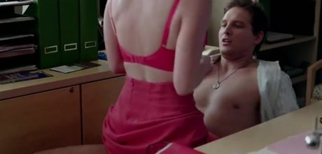 Betty Gilpin Best Profile Photo