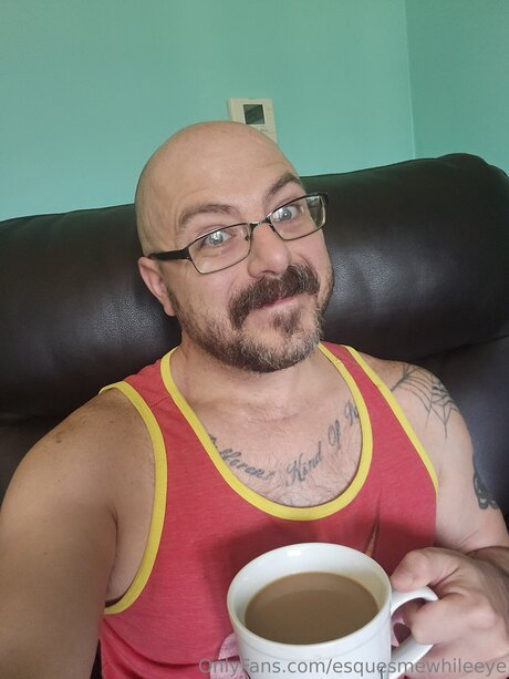 Esquesmewhileeye sexy model pic