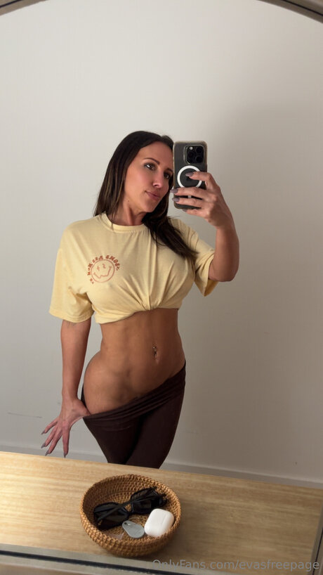 Evasfreepage model hot pics