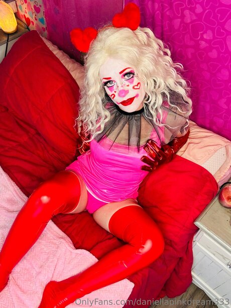 Daniellapinkdream333 hot model photo