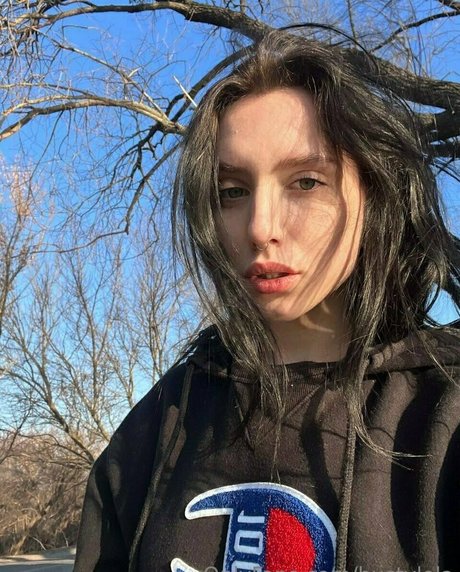 bustylola xxx model photos