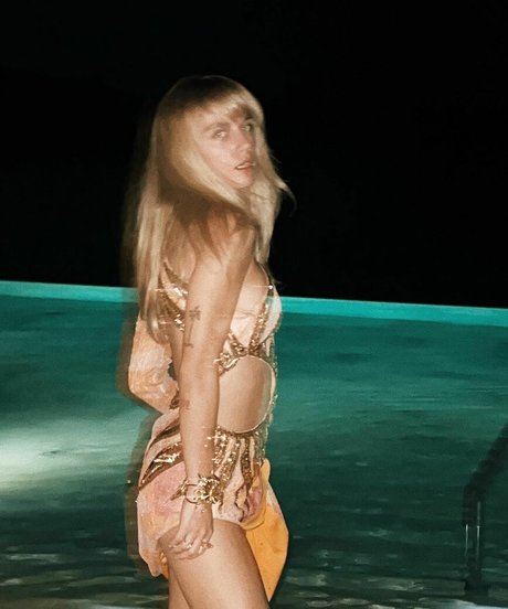 Eda Zamanpur model top photo