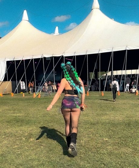 Strawbitty model adult pic