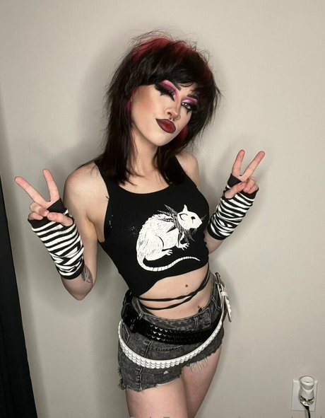 emundead model high quality picture