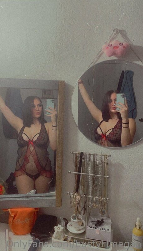 bustylilmegan high quality star pictures