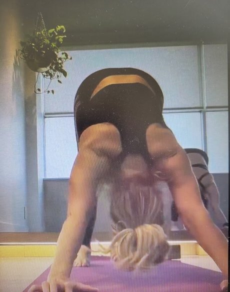 Trish Stratus star naked pictures