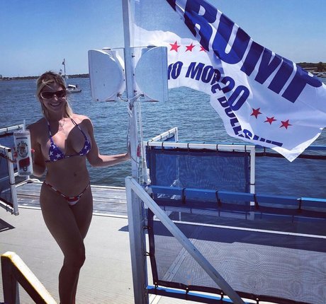 Sexxy Penelope pornstar erotic gallery