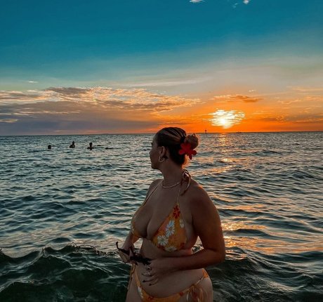 curvy shemale onlyfans beautiful archive