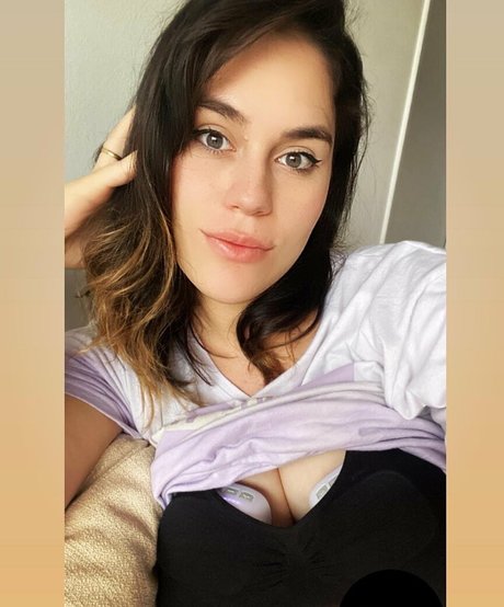 aprilbigass model hot pictures