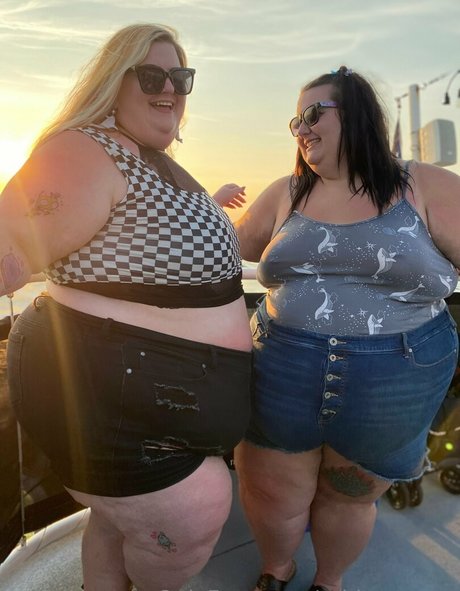 busty mom onlyfans beautiful naked pic