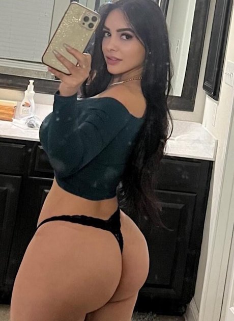 Analy Bazan beautiful star img