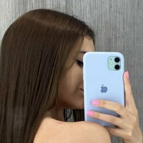 BabyEva beautiful model img