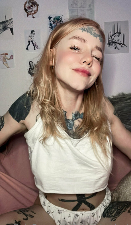 blonde famous onlyfans beautiful pictures