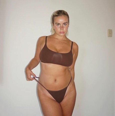 Courtnee Crews pornstar nude gallery