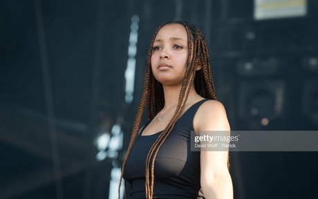 PinkPantheress model nude pic