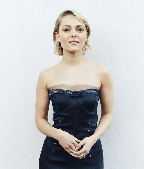 AnnaSophia Robb model pretty pictures