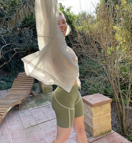 AnnaSophia Robb star nudes gallery