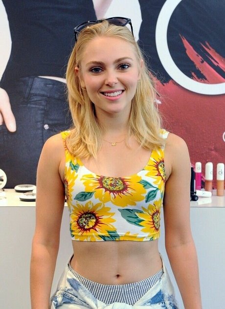 AnnaSophia Robb model nude images