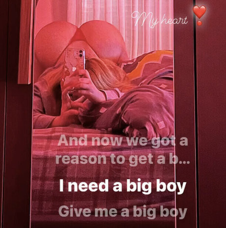 Ecesinn_ naked pornstar pic