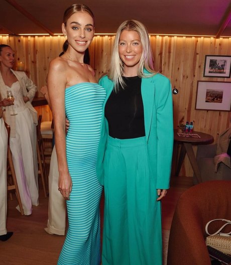 Elizabeth Turner model pretty galleries