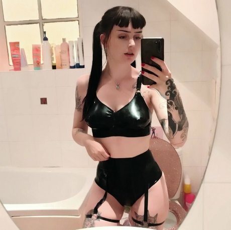 missdellavigne hot pornstar pictures