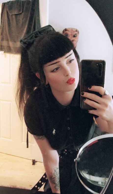 missdellavigne model art pic