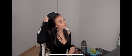 MichelleR star hot photo