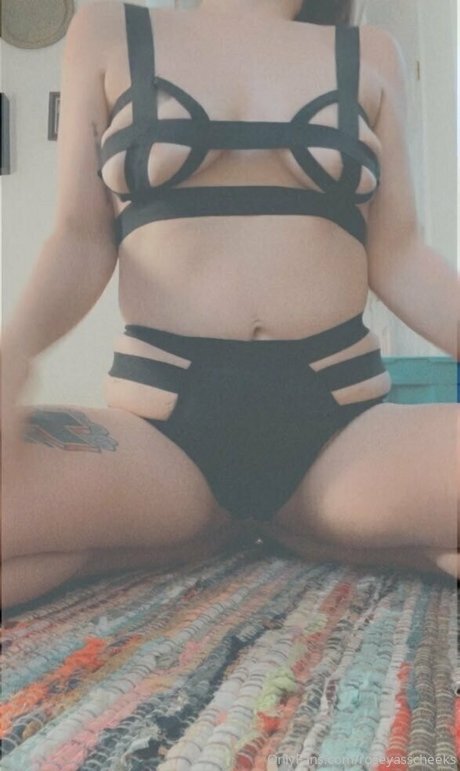 roseyasscheeks model nudes images