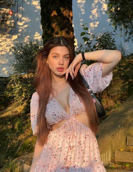 akyuliych xxx actress pictures