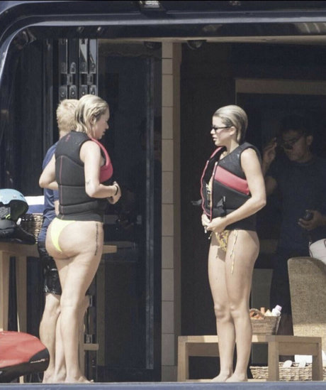 brown eyes kitty onlyfans free gallery