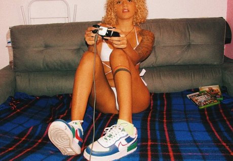 Nabrisa sex model photos