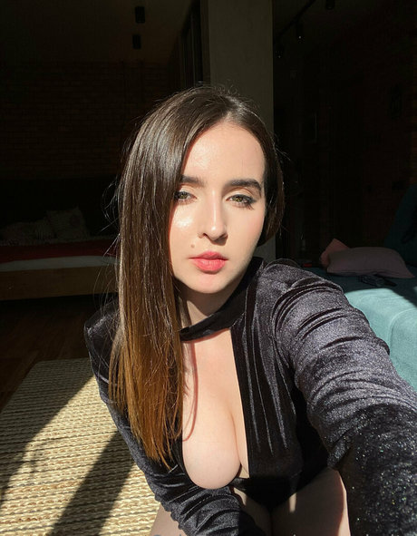 monanimity adult model photo