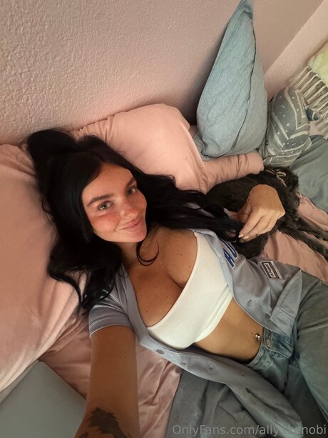 Ally1kenobi hot model archive