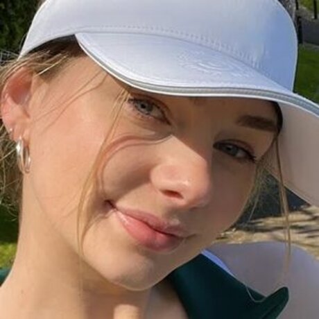 Anna Halliday pretty actress images