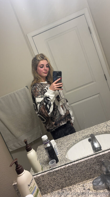 chloeessecret erotic model images