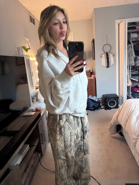 chloeessecret pretty star img