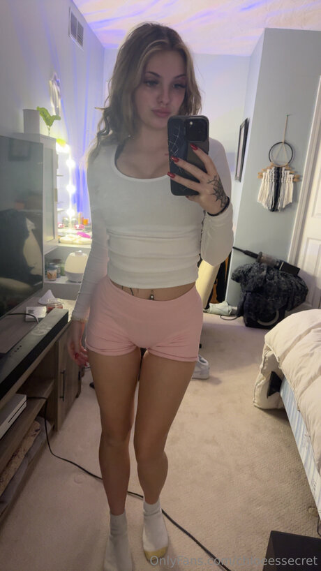 chloeessecret art actress galleries