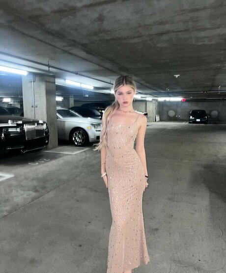 skinny model onlyfans top image