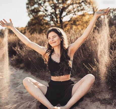 Joyce Ilg star pretty pictures