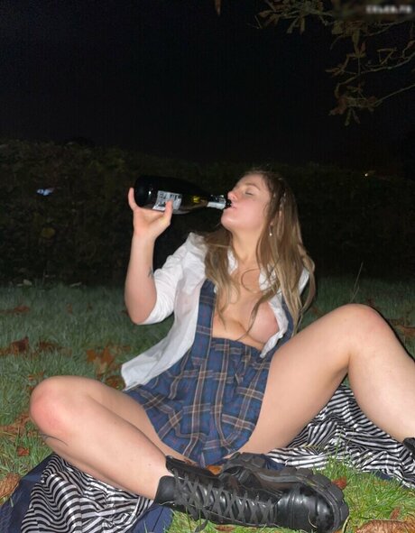 Atlantis Deep pretty actress photos