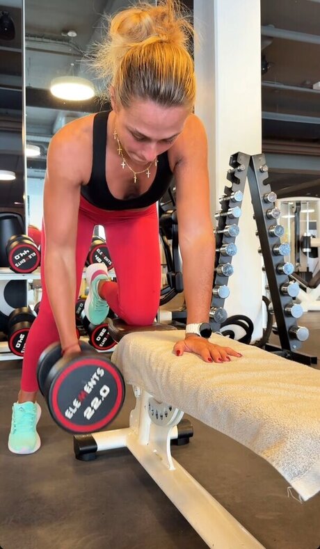 eating onlyfans beautiful pics