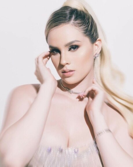 Debanhy Ariadne star sexy pictures